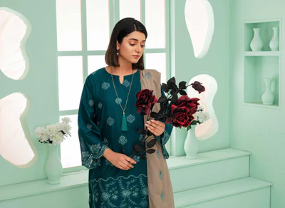 Front View – Green Dyed Embroidered Lawn 3-Piece Suit – Rida Collection Vol 2