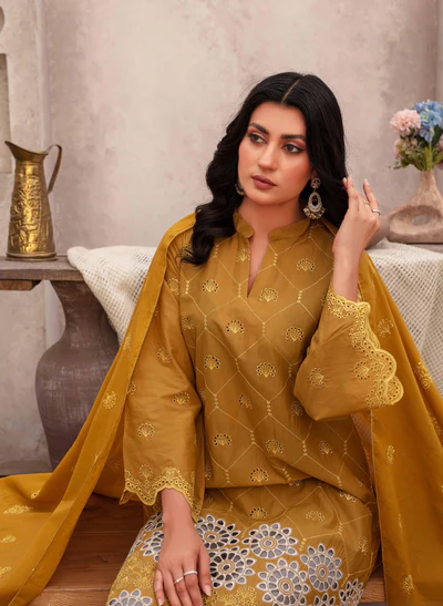 Fabric Close-Up – Mehandi Embroidered Lawn Tabeer Collection Vol 5