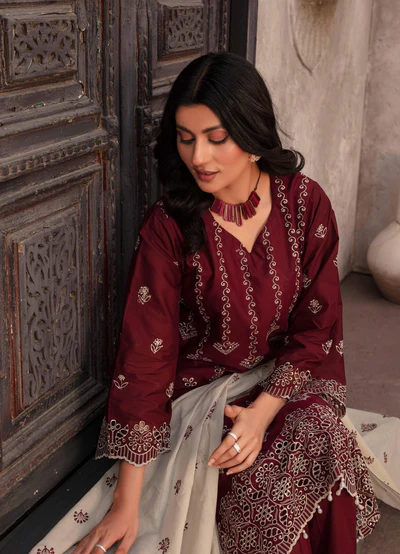 Fabric Close-Up – Mehrun Embroidered Lawn Tabeer Collection Vol 5