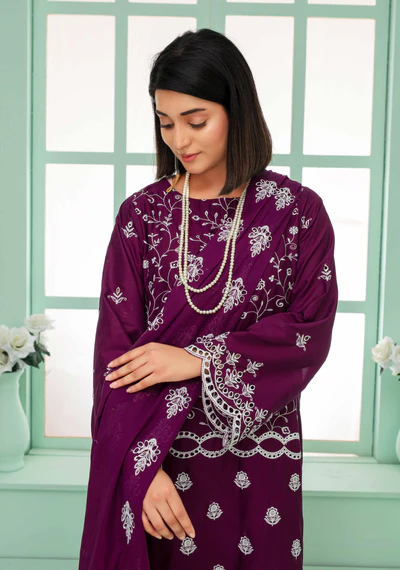 Fabric Close-Up – Purple Embroidered Lawn – Rida Collection Vol 2